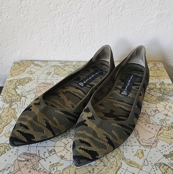 steve-madden-shoes-steve-madden-military-print-pointed-toe-ballet